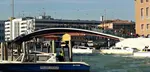 Waarom is de Venetie Brug di Calatrava mislukt? Gemaakt van glas & staal. De verbinding tussen Piazzale Roma en het treinstation Santa Lucia
