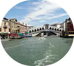 Weekend Venetie is heerlijk om er Tussenuit te gaan. Wat wil je doen in Venetie? Een Weekend Venetie, maar de stad is meer dan liefde en romantiek.