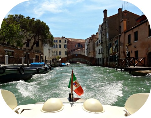 Ik weet de Geheimen van Venetie. Ontsnap het Toerime. Krijg Venetie Tips hoe je de Plekken kunt vinden. Teveel toeristen in Venetie? Ontsnap Drukte